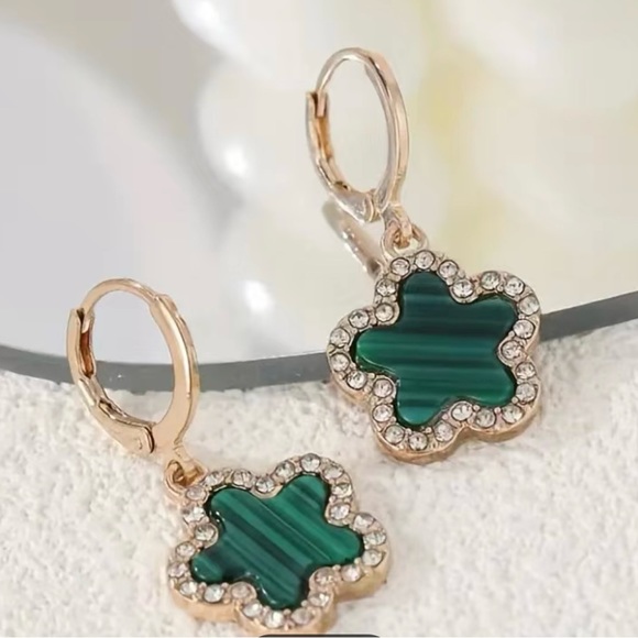 New Gorgeous Green Sparkle Earring Huggies - Picture 2 of 2